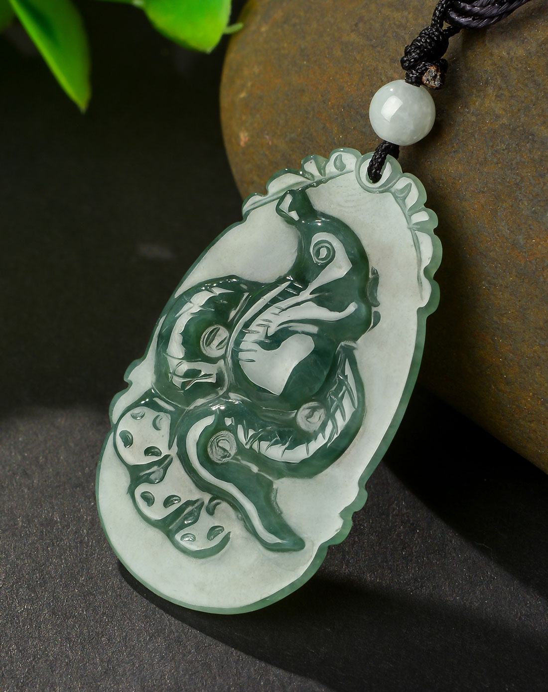 精雕生肖蛇冰种带绿色天然翡翠吊坠
