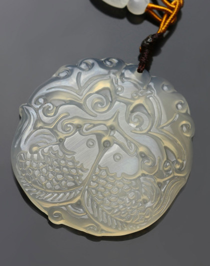 中性透白冰种玉髓鱼牌吊坠(附证书)