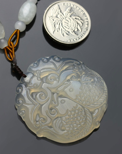 中性透白冰种玉髓鱼牌吊坠(附证书)