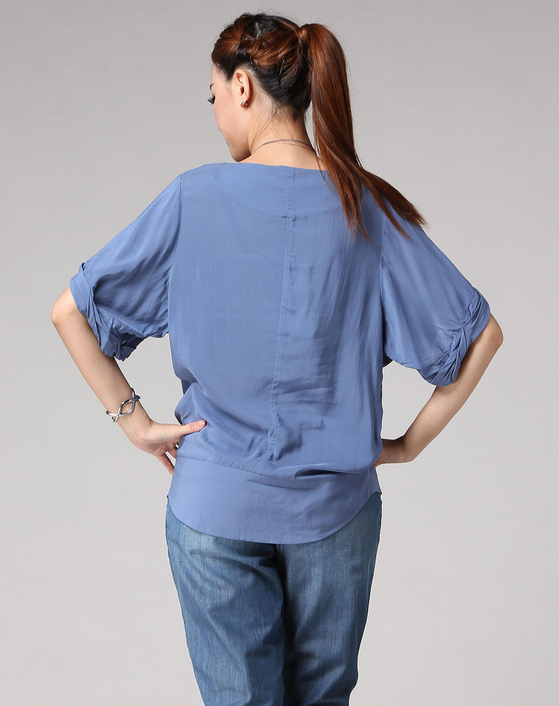 暗蓝色圆领松身型蝙蝠袖上衣