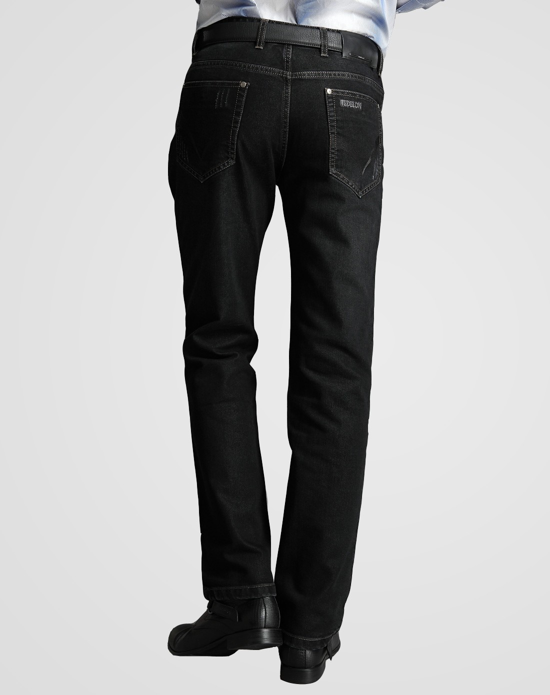 黑色水洗直筒中腰商务牛仔裤