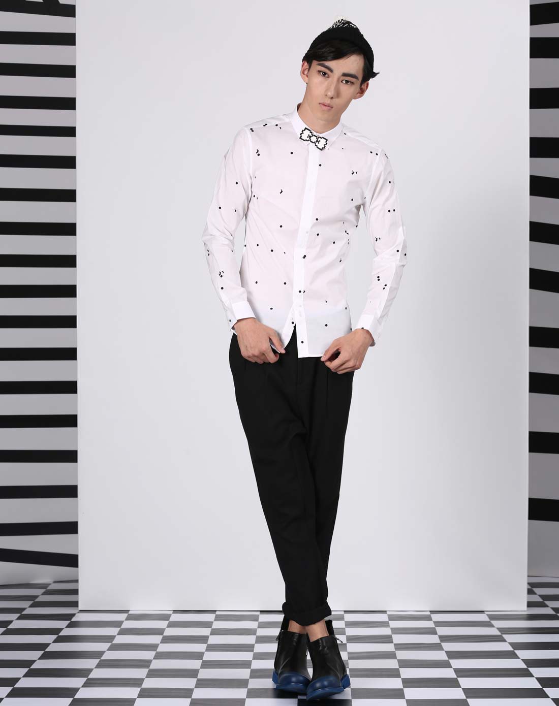 男款白底黑花长袖衬衫