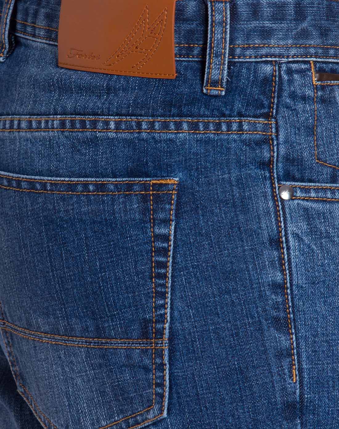 牛仔蓝竹节纹经典牛仔裤