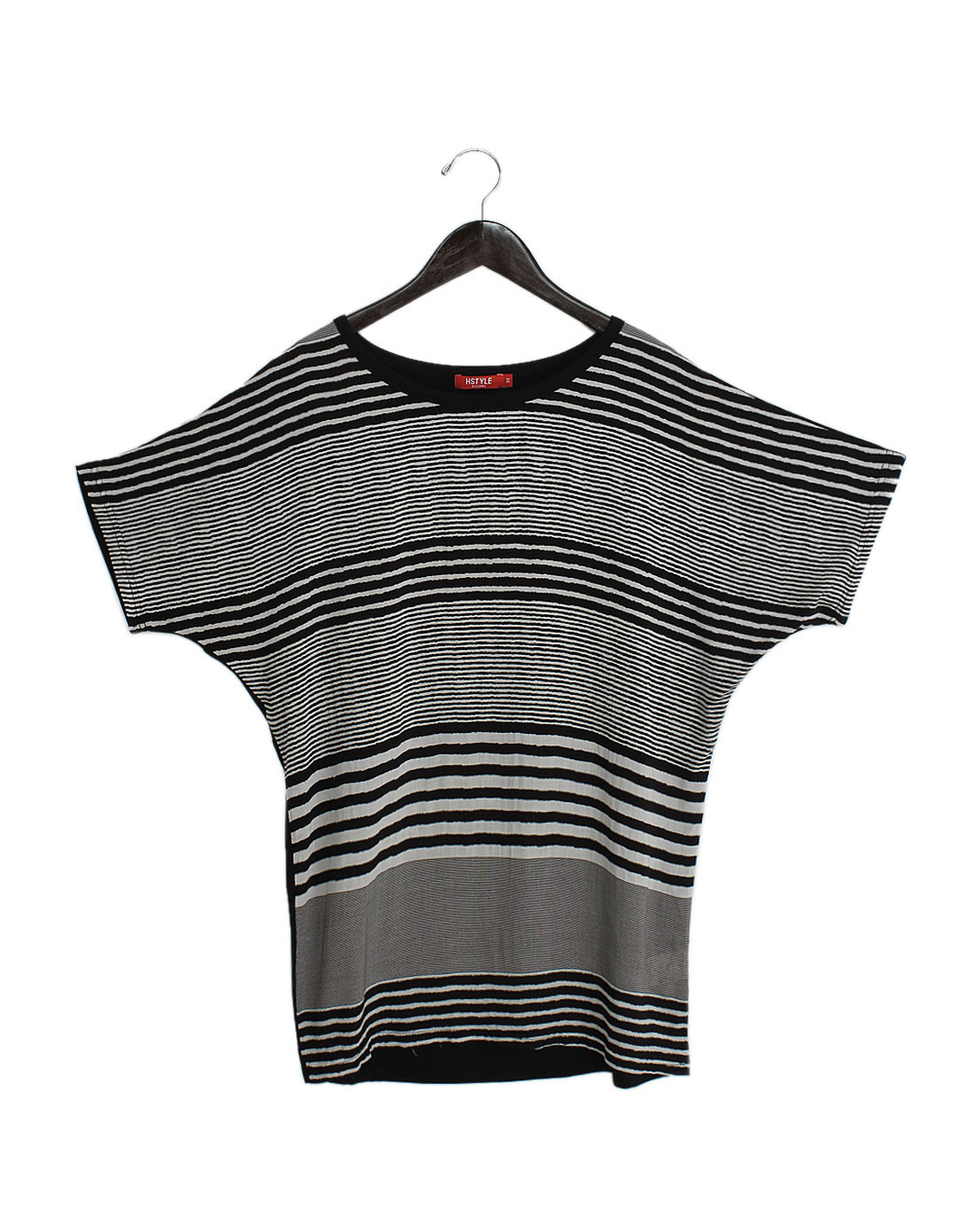 女黑色条纹蝙蝠袖t恤