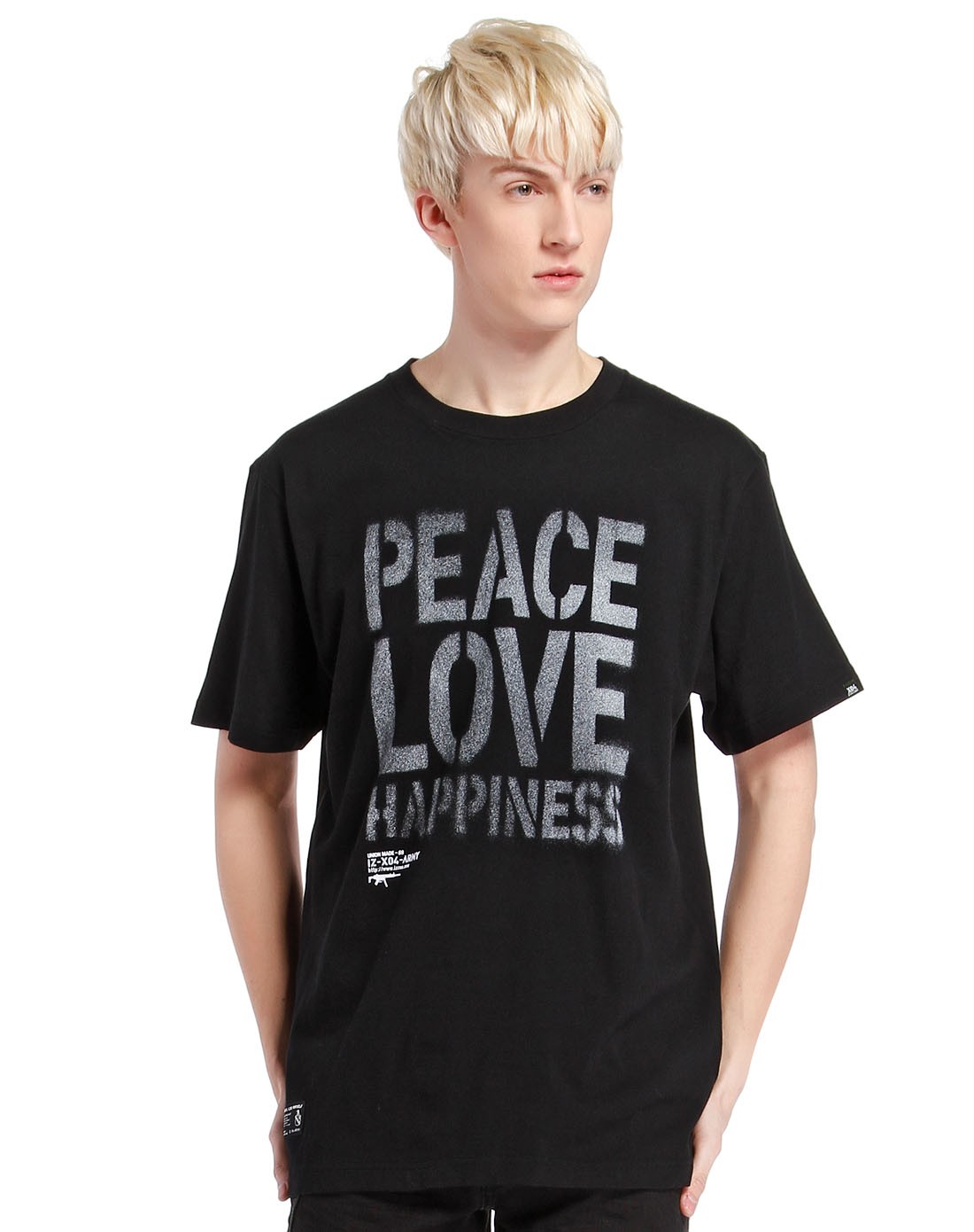 izzue男款黑色圆领字母短袖t恤