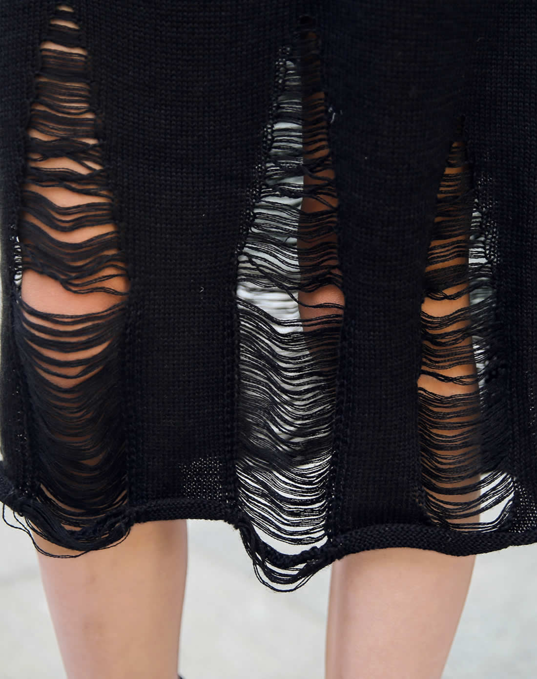 黑色镂空破洞连衣裙