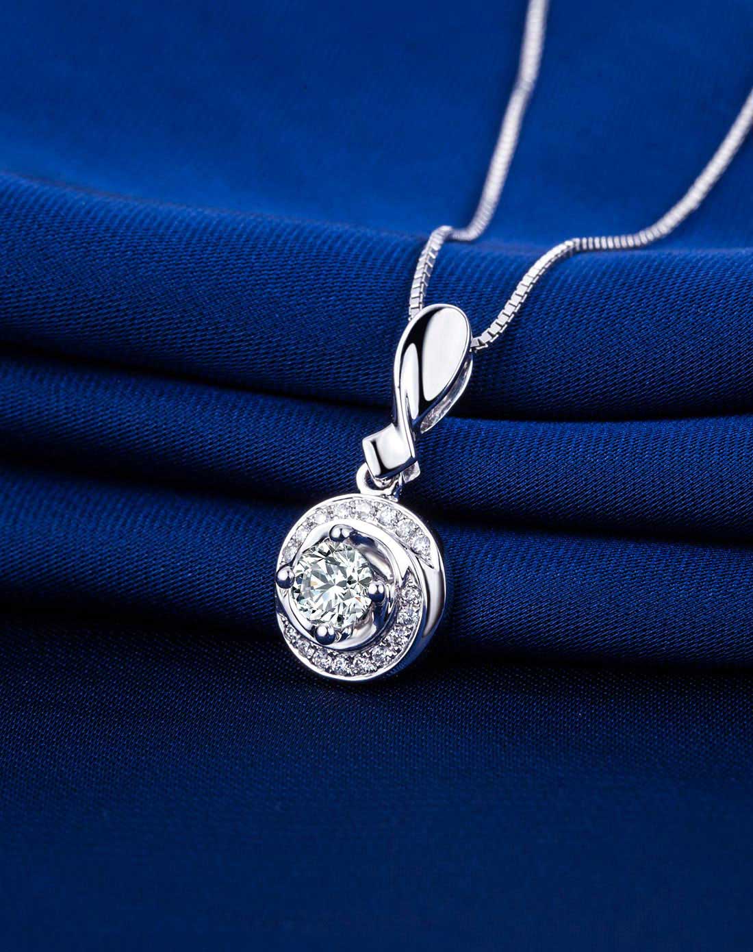 18k白金30分fg色群镶钻石吊坠