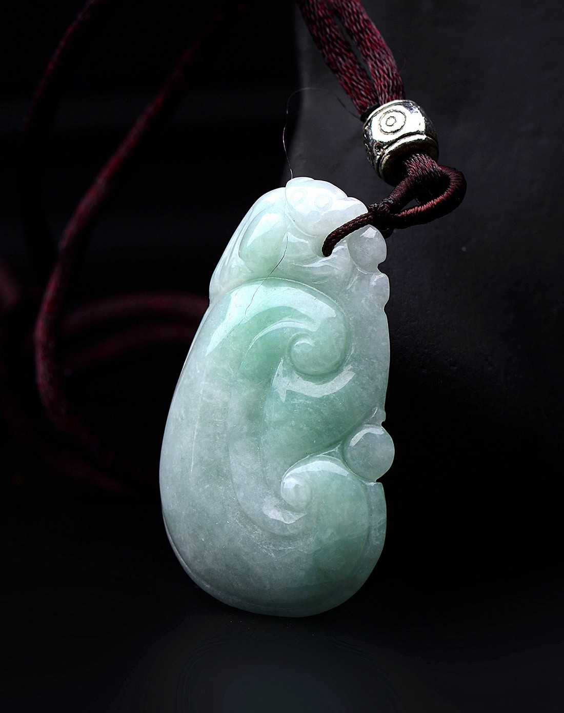 a货翡翠糯种浅绿如意吊坠