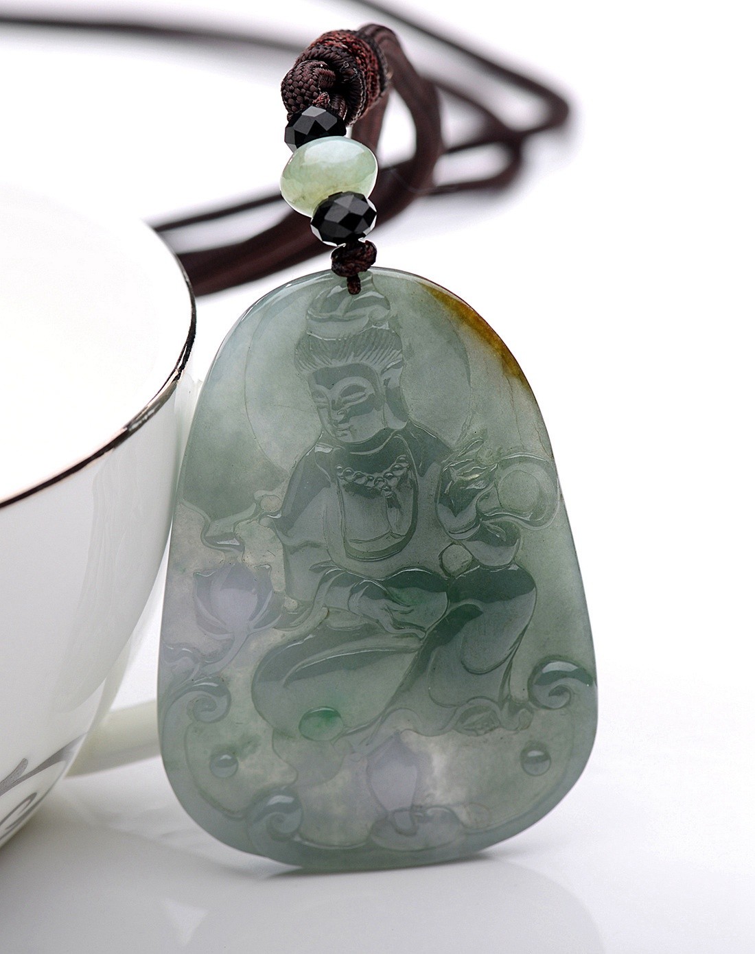 a货翡翠油青种巧雕莲花观音吊坠