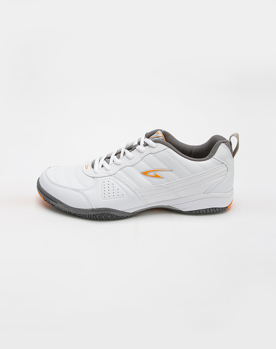 白色绑带运动鞋