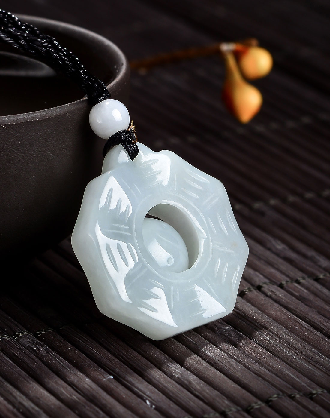 辟邪挡灾八卦天然翡翠吊坠