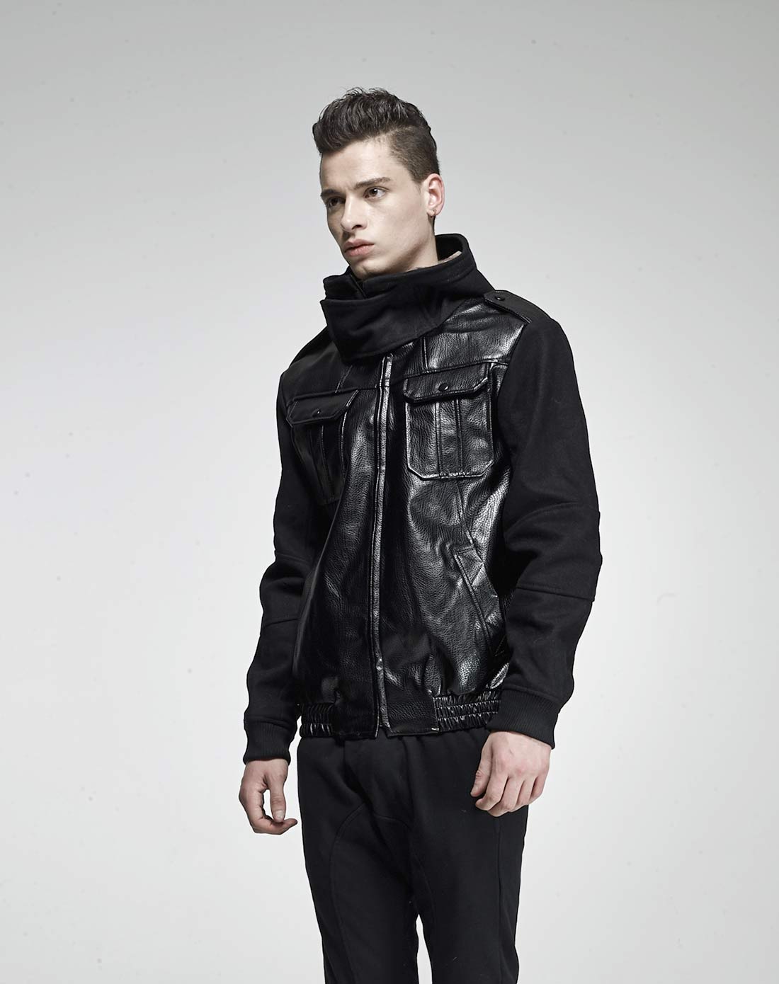 男黑色摇滚机车拼皮夹克