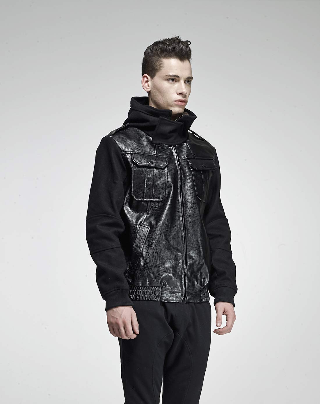 男黑色摇滚机车拼皮夹克