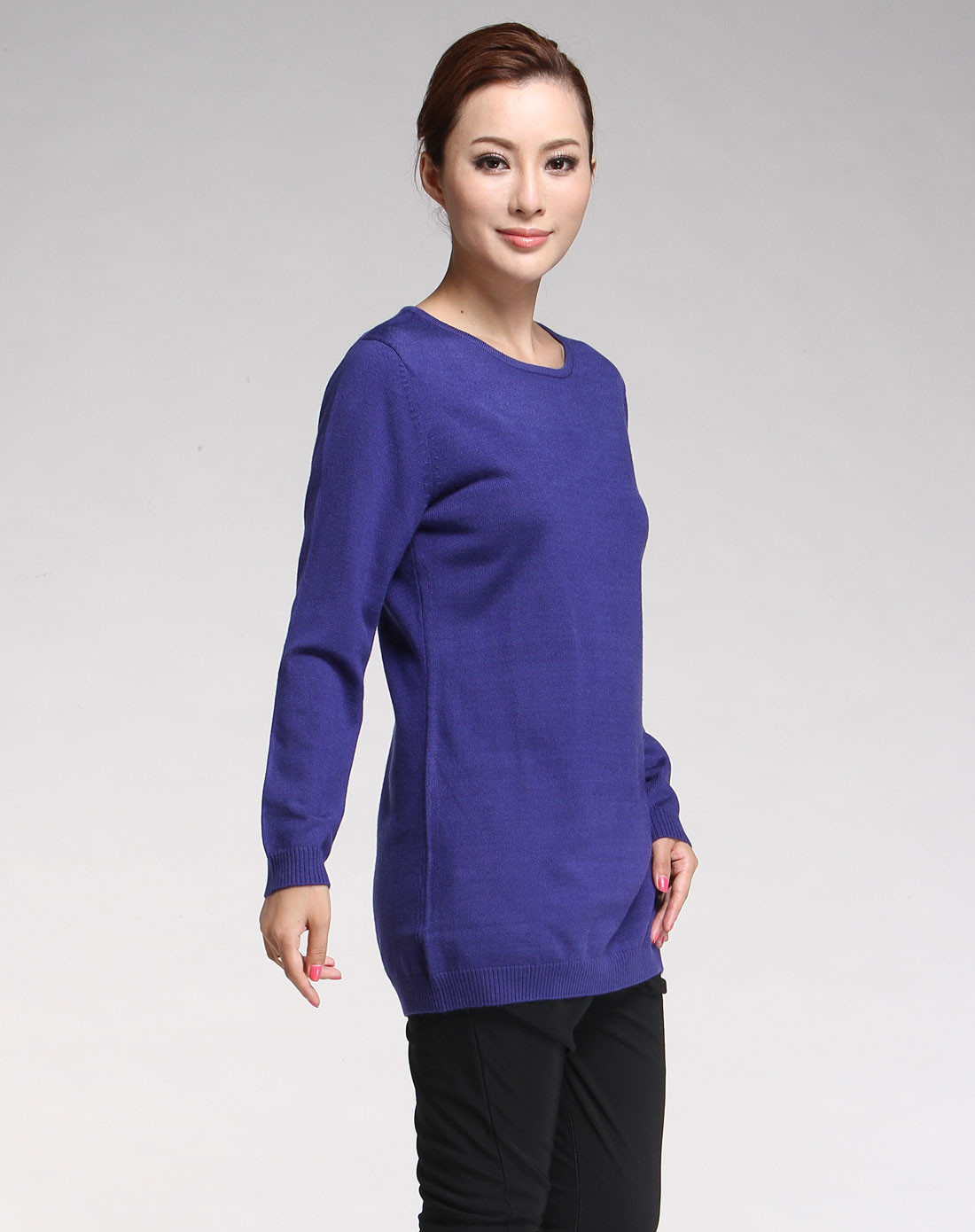 宝蓝色时尚简约长袖针织衫