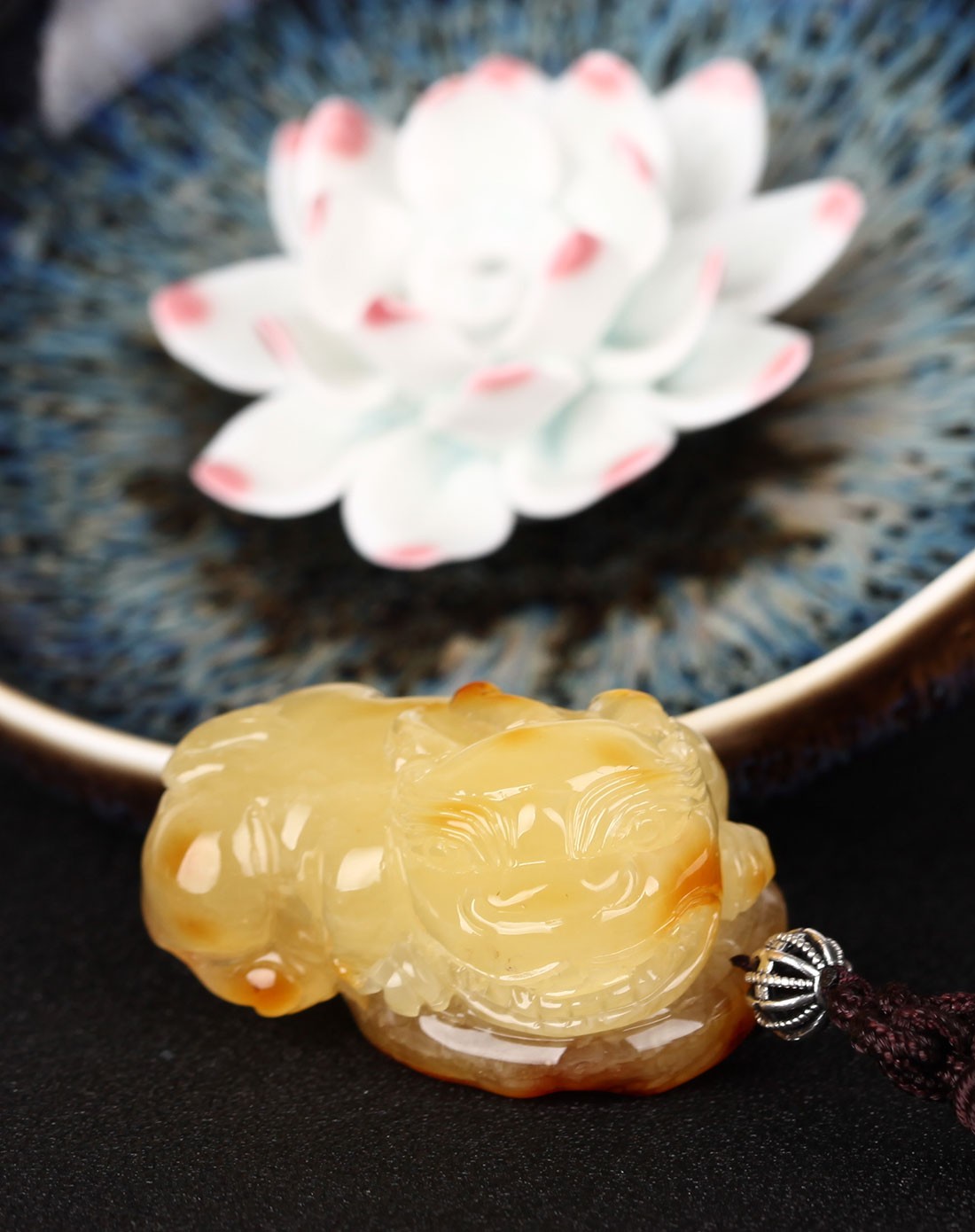 招财辟邪 助君好运 俏色带皮蜜蜡貔貅吊坠