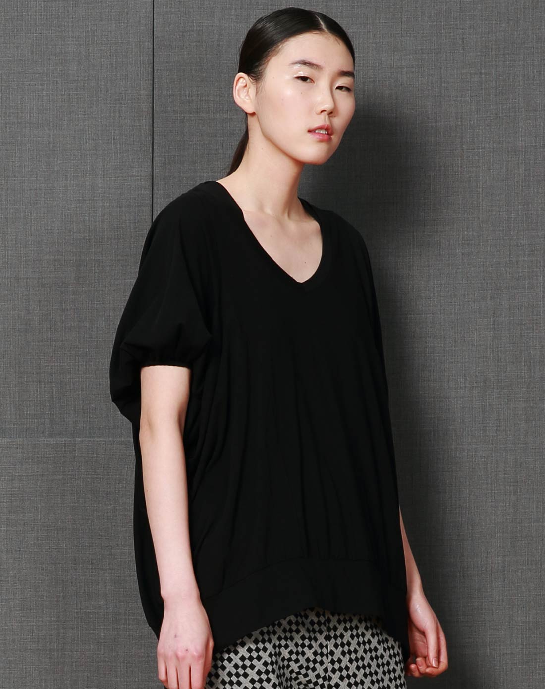 黑色舒适百搭蝙蝠袖上衣