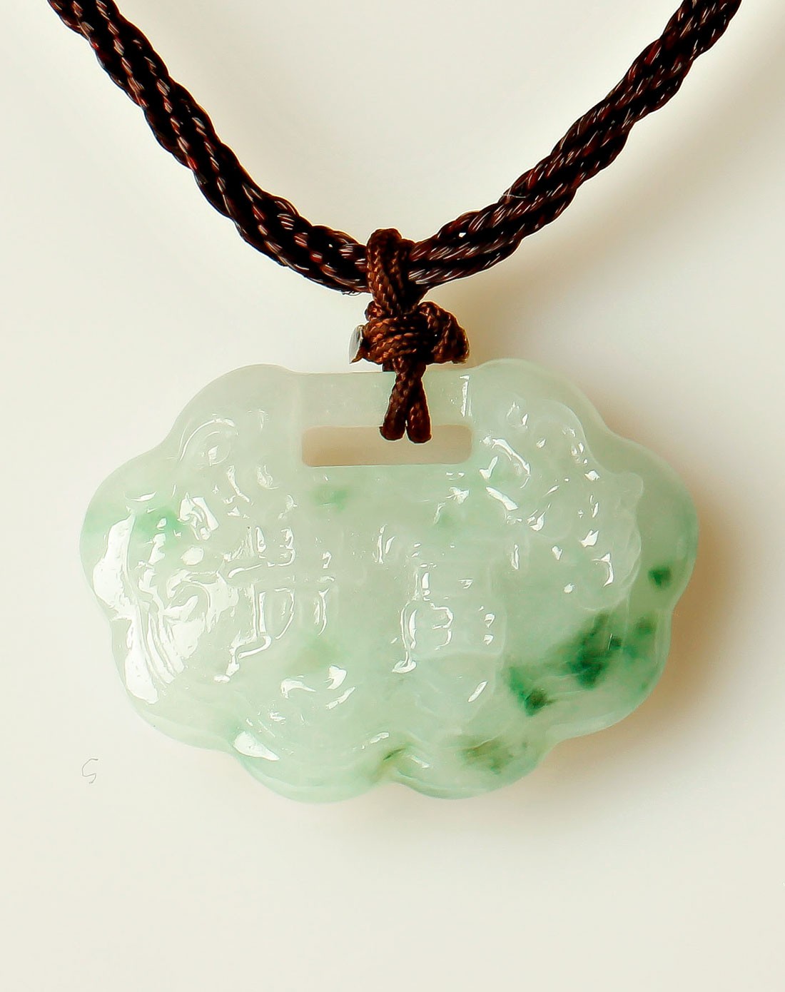 天然翡翠如意锁片吊坠