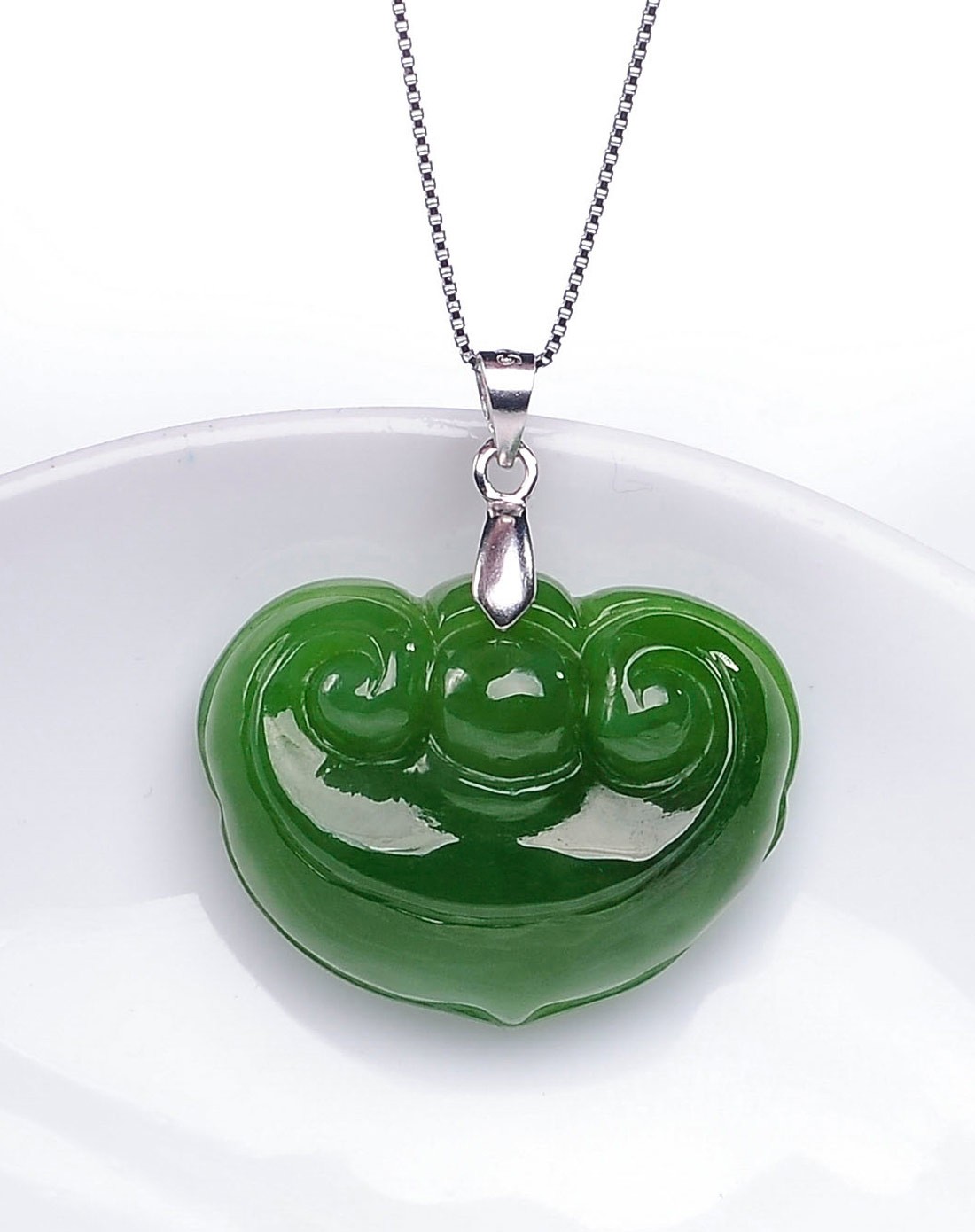 纯银扣天然油润和田碧玉老料菠菜绿如意吊坠(附国检证书)