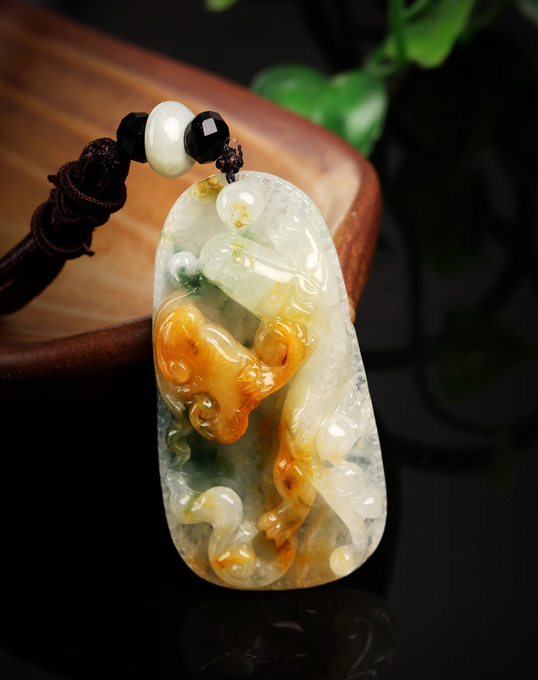 冰种三彩盈润无暇名利双收吊坠a货翡翠(附权威证书)