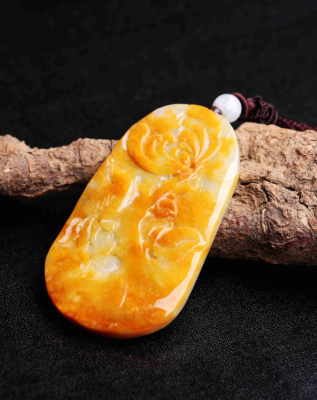 糯种黄皮事事如意a货翡翠吊坠(附权威证书)