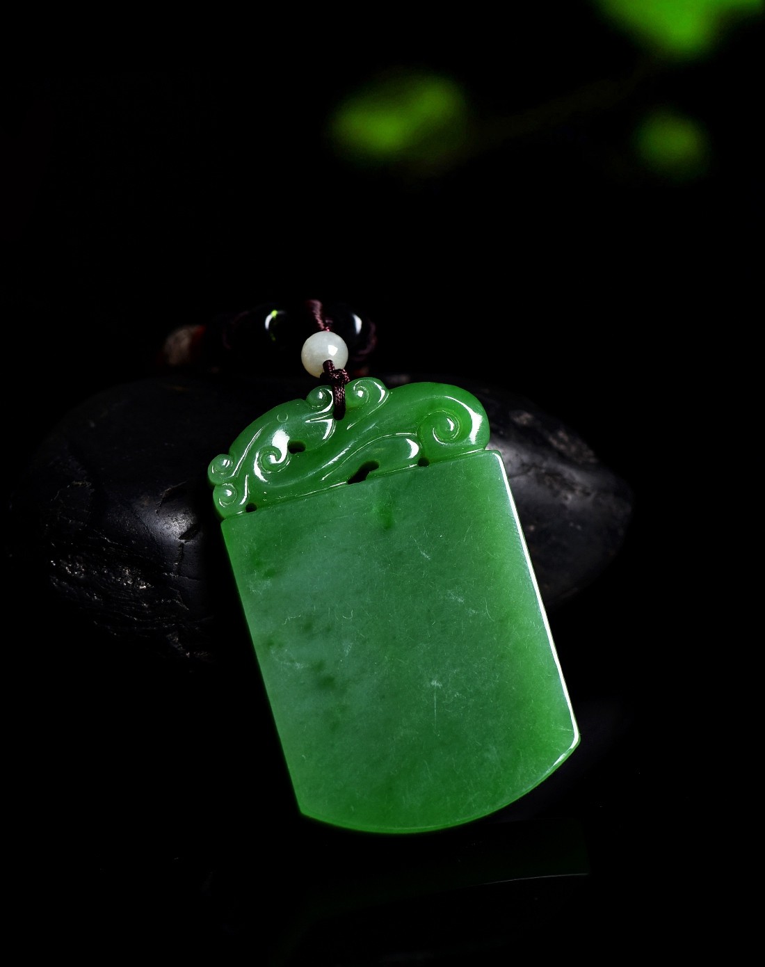 碧厚精雕天然和田碧玉平安无事龙头牌(附权威证书)