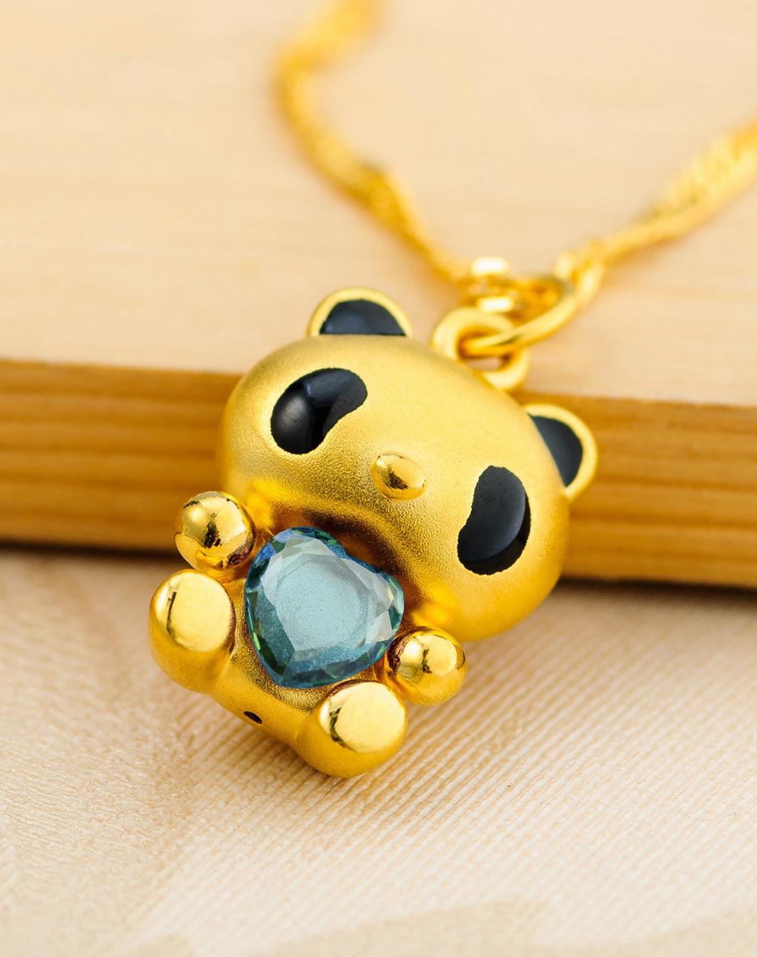 潮宏基chj珠宝专场【熊猫系列】抱蓝水晶(无蝴蝶结) 3d硬足金仿水晶吊