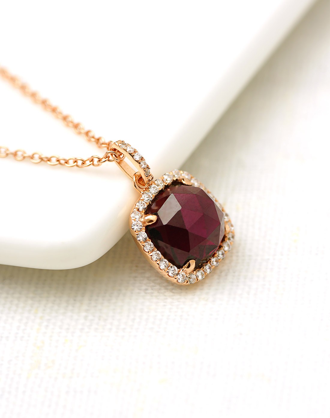 s925镀18k金9mm石榴石方形吊坠