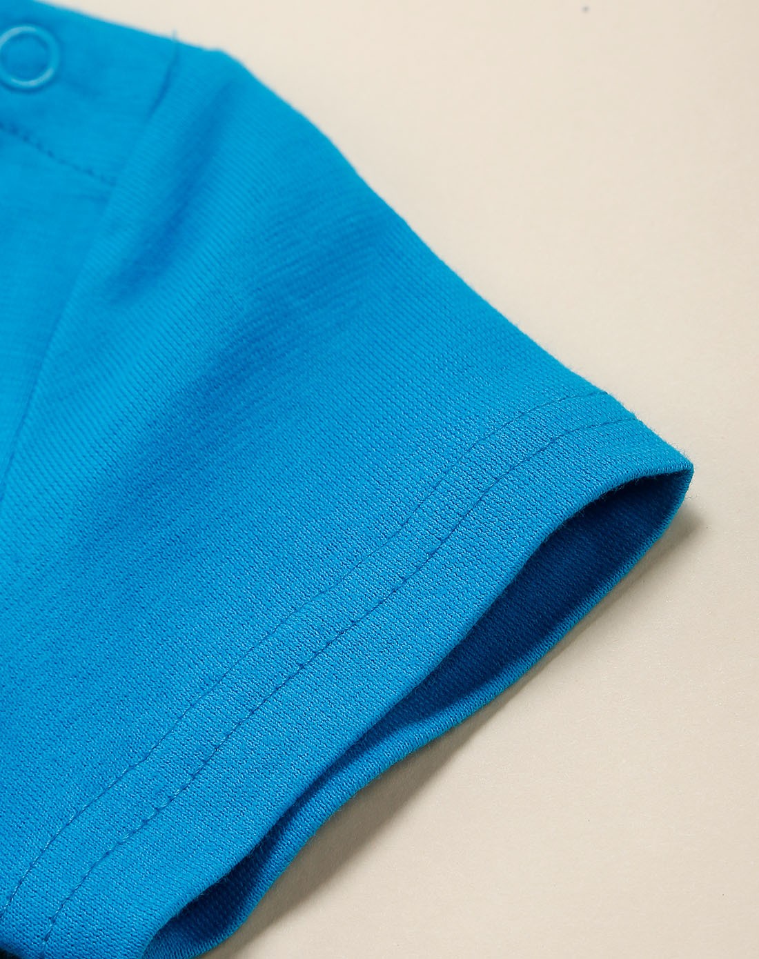 男童翠蓝色针织短袖上衣