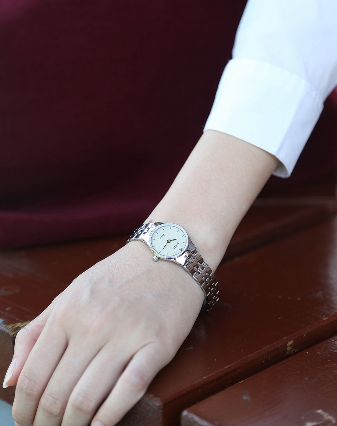 (卓雅系列)真钻超薄简约石英女表