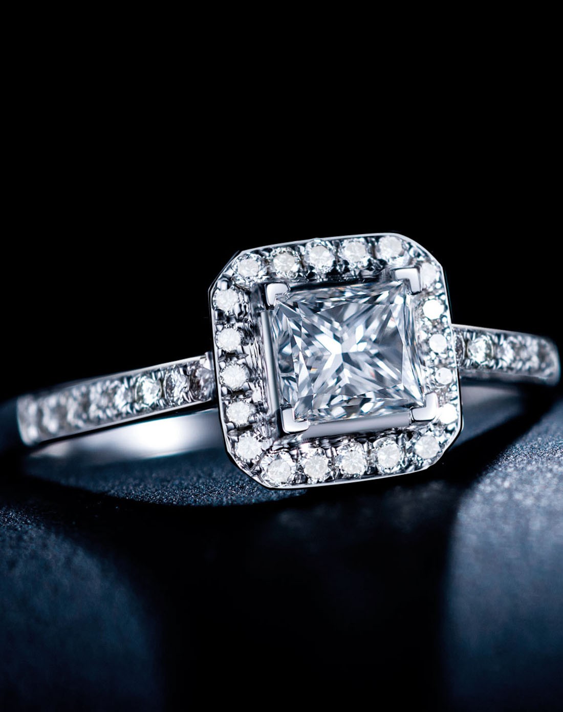 白18k金70.5分超白公主方钻石女戒