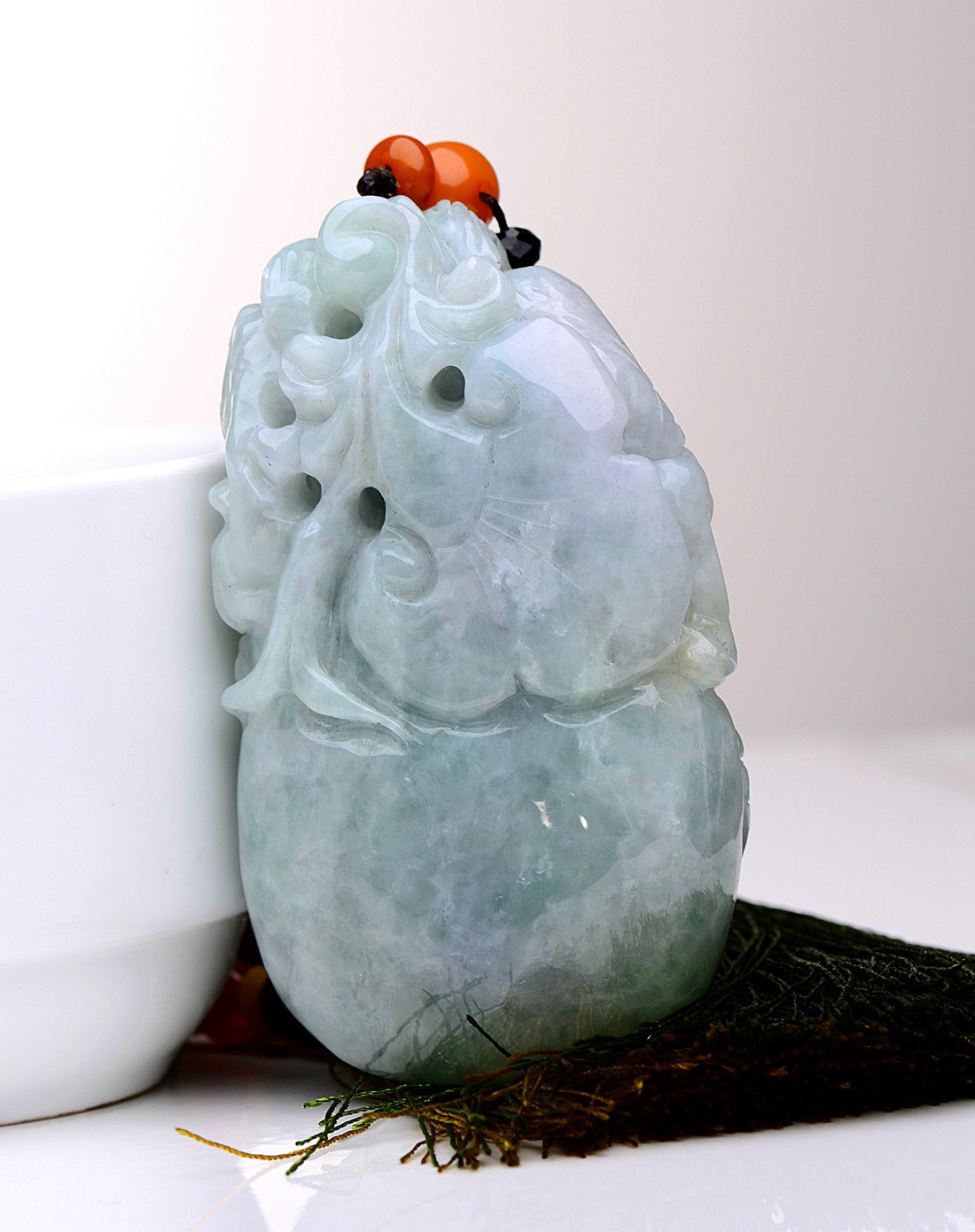 a货翡翠糯种浅绿龙游四海手把件