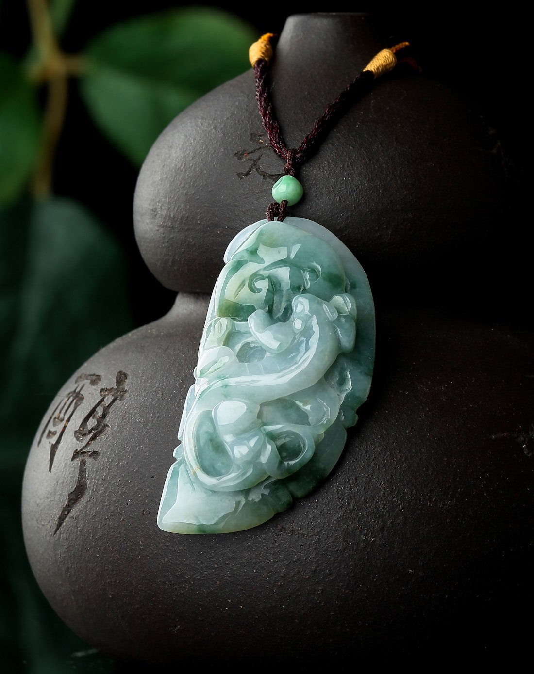 天然a货翡翠草龙吊坠(附权威鉴定证书)