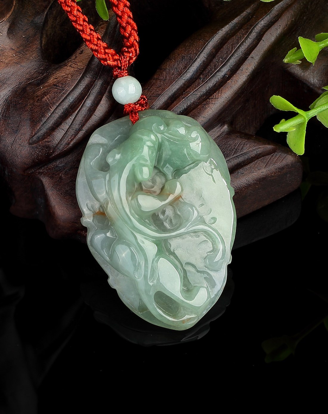 天然a货翡翠草龙吊坠(附权威鉴定证书)