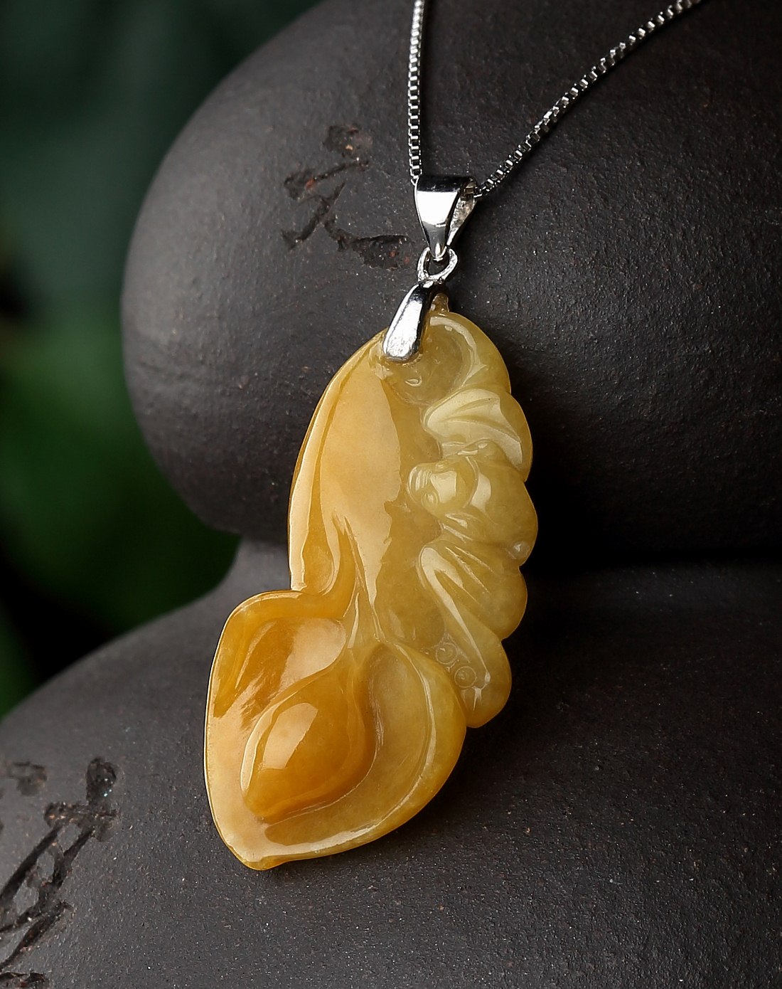 纯银镶扣超细腻冰种满黄色黄翡玉兰花花开富贵吊坠(附权威鉴定证书)