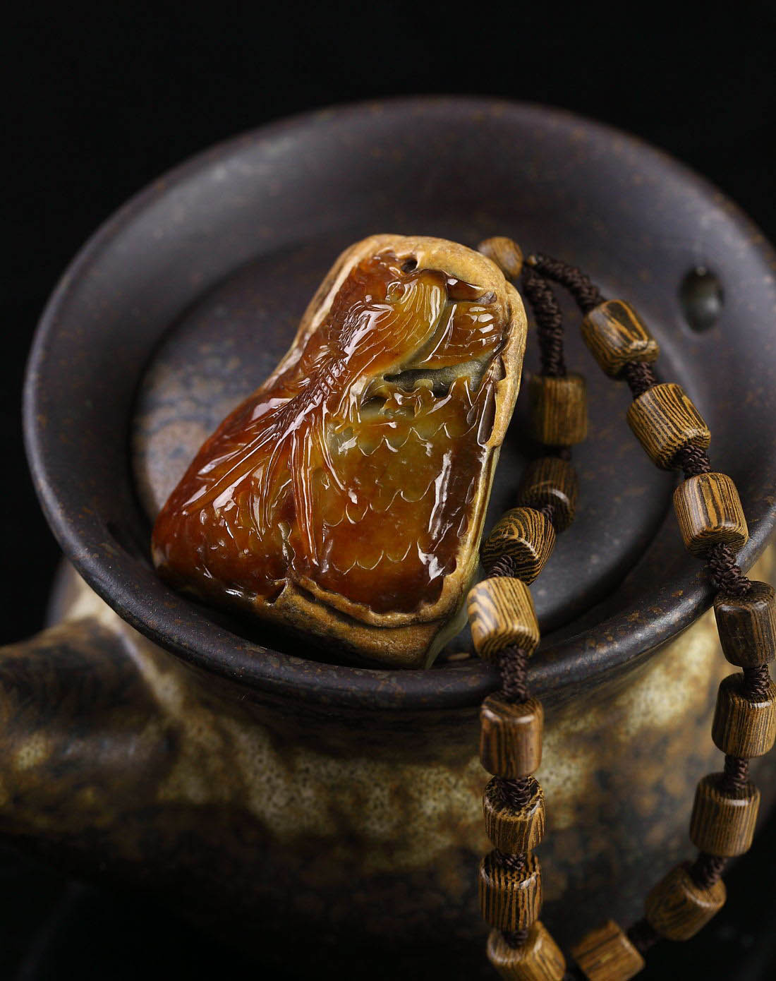 天然a货带原皮巧雕黄翡翡翠金凤呈祥手把件(权威证书)