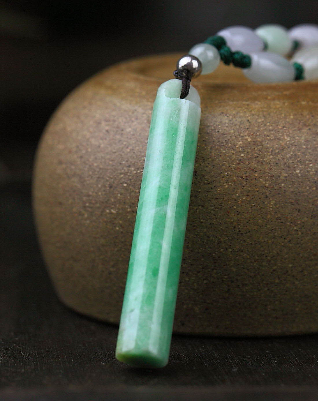 天然a货翡翠飘阳绿平安柱吊坠(权威证书)