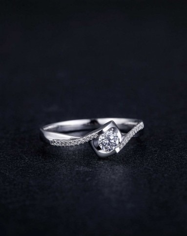 周六福珠宝专场-18k白金天使之吻钻石女戒