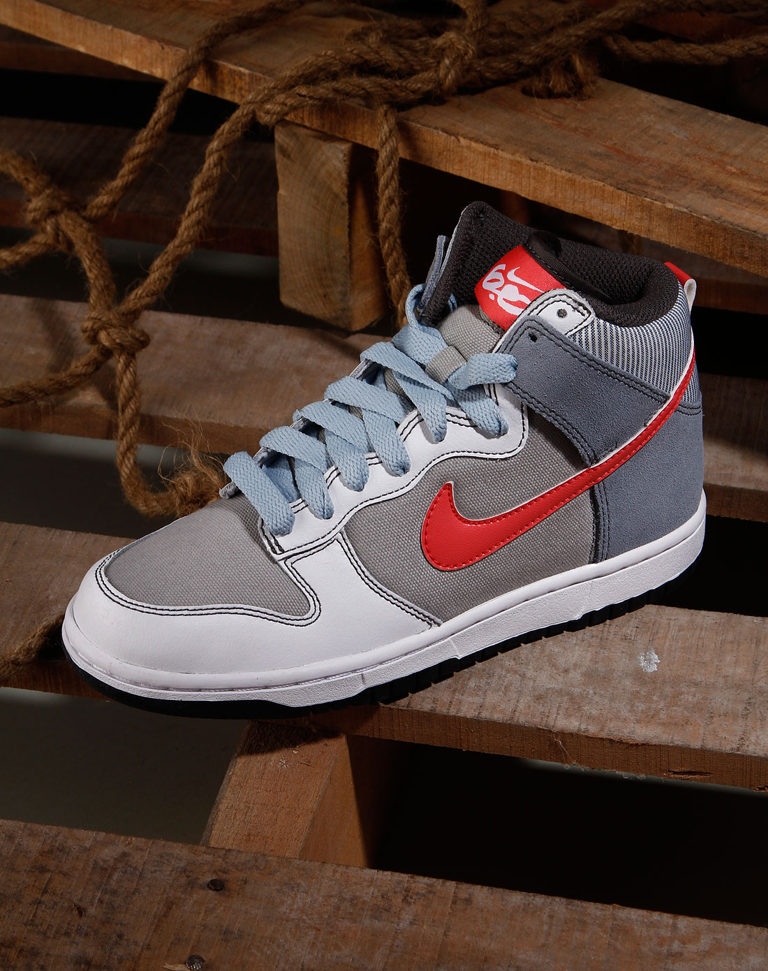 耐克nike女士专场-女款灰/白色绑带时尚滑板鞋