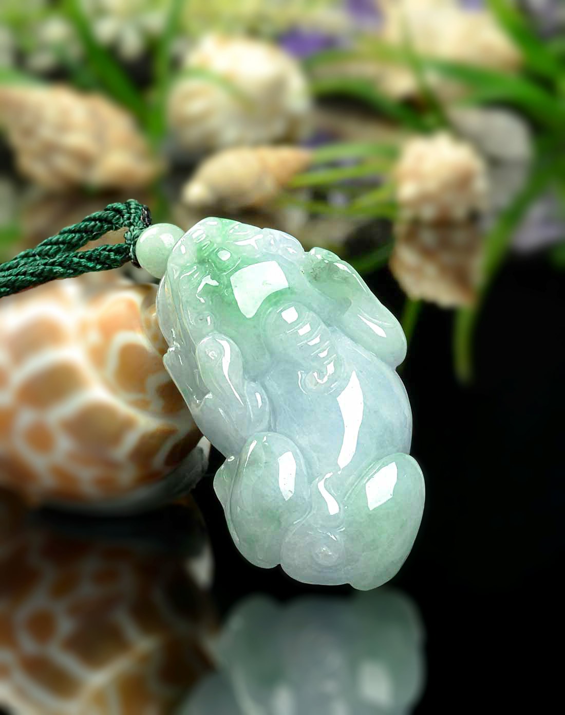 天然精雕春带彩辟邪招财貔貅翡翠吊坠(国家权威鉴定)