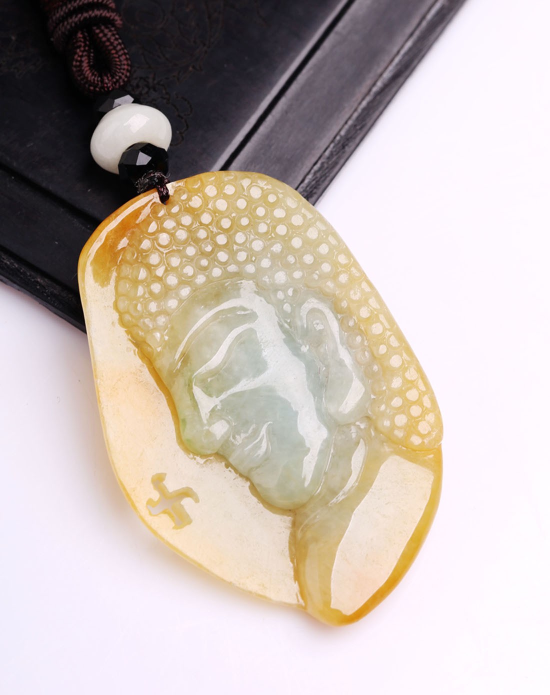 冰糯种巧雕黄加绿博大胸怀a货翡翠吊坠(附权威证书)