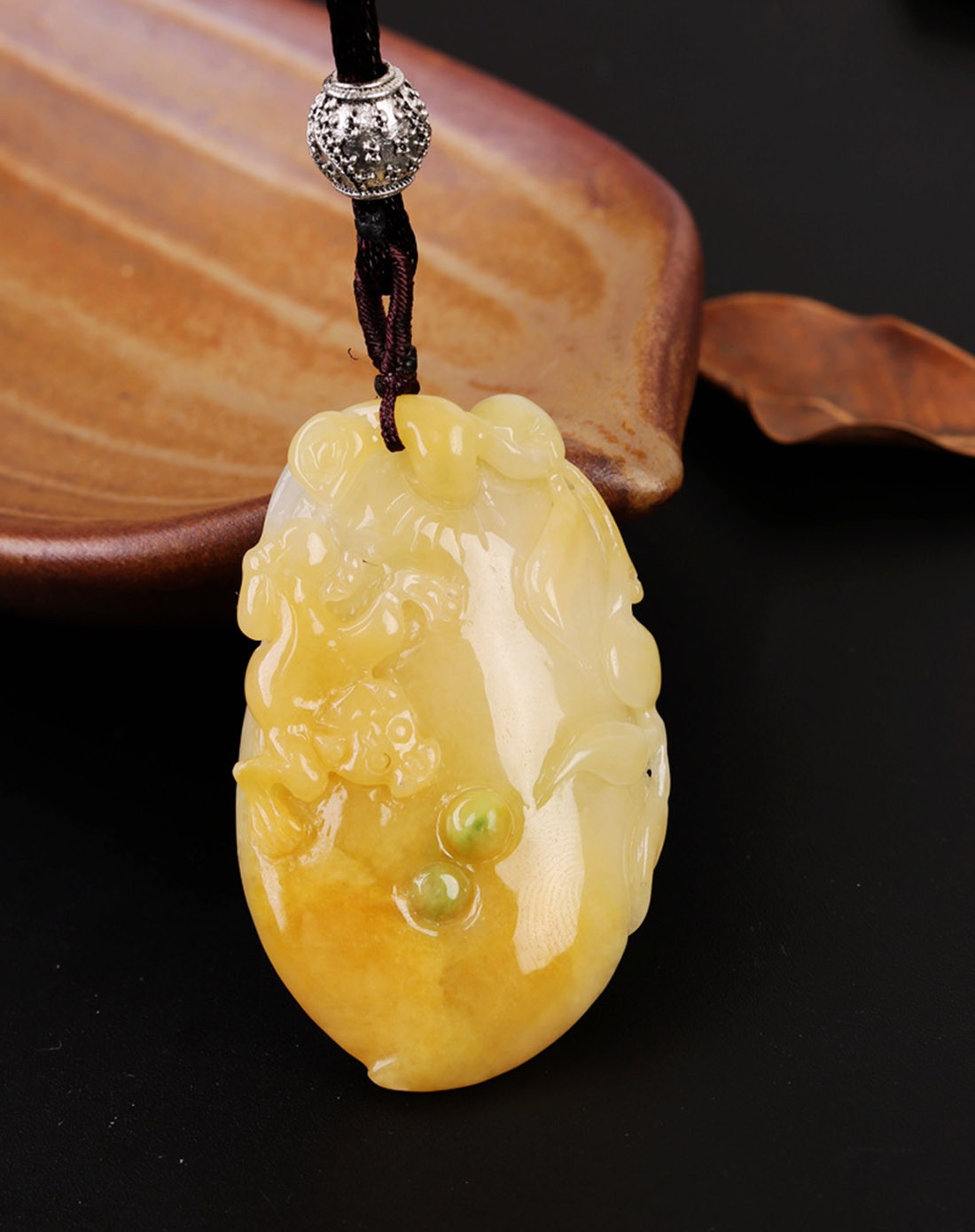 冰种黄翡巧雕显眼必得幸福a货翡翠吊坠(附权威证书)