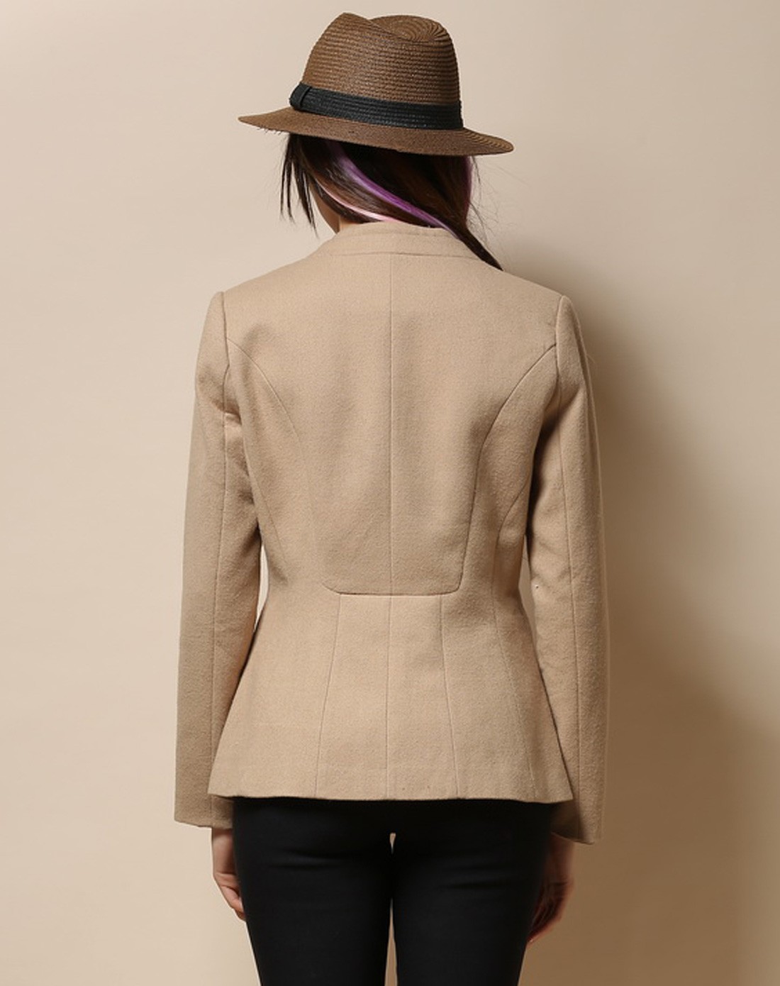 米驼色长袖外套