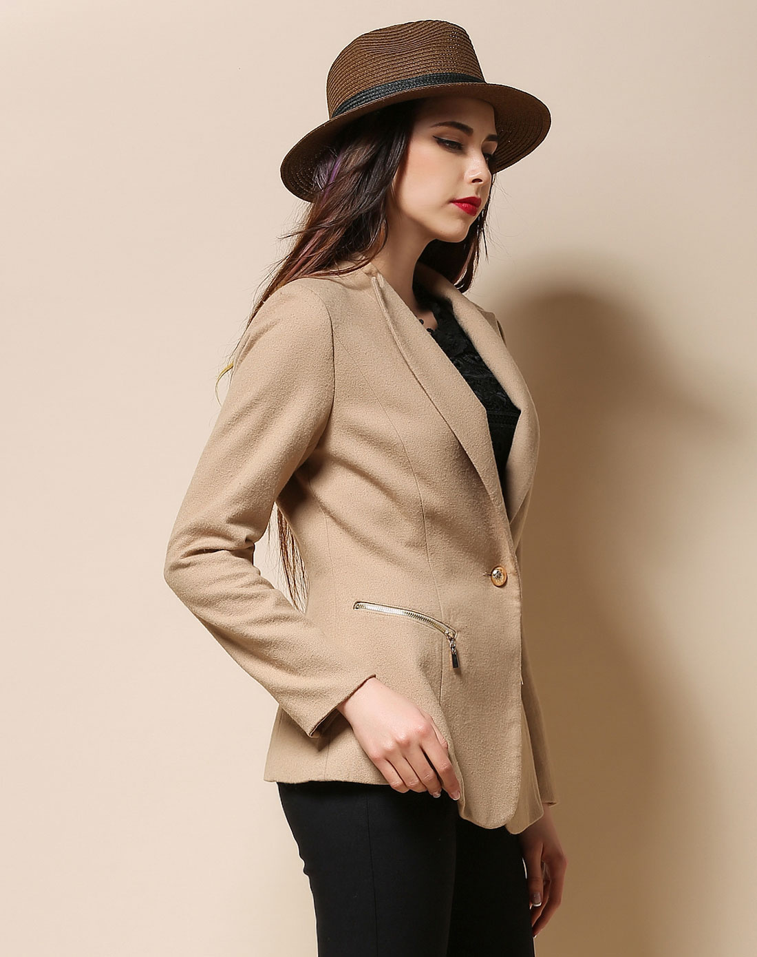 米驼色长袖外套