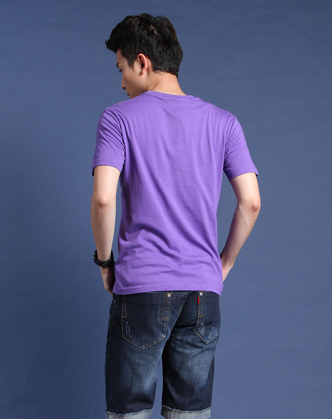 青紫色时尚印字短袖t恤