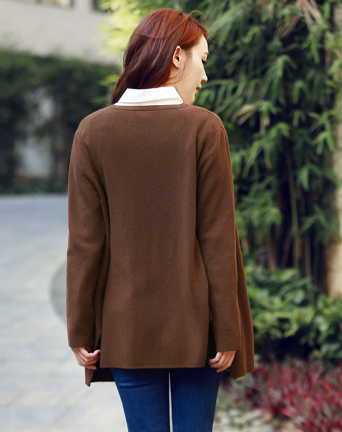 深咖色长袖毛针织衫