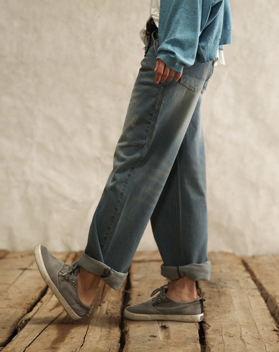 女士牛仔蓝复古直筒磨白水洗休闲牛仔裤