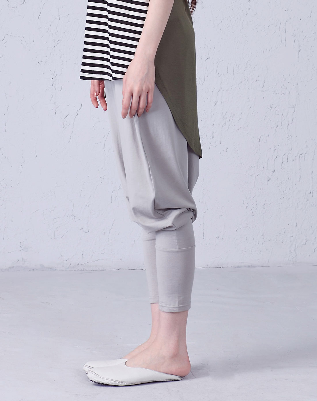 浅灰色个性新潮低裆裤