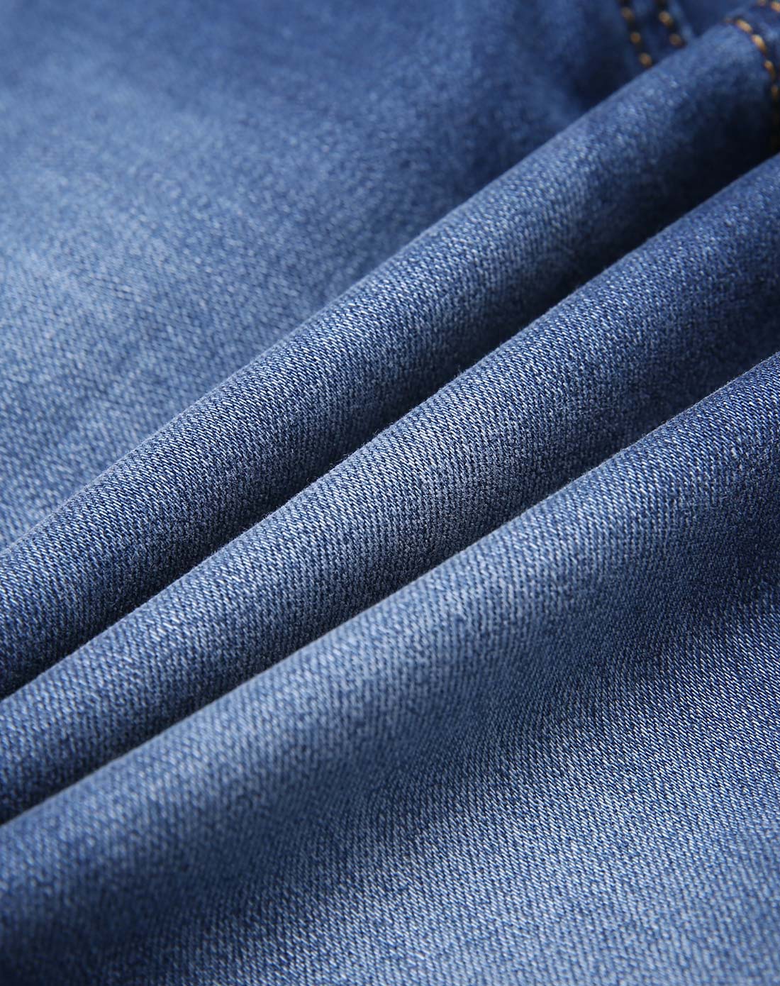 男款中蓝素色修身牛仔裤