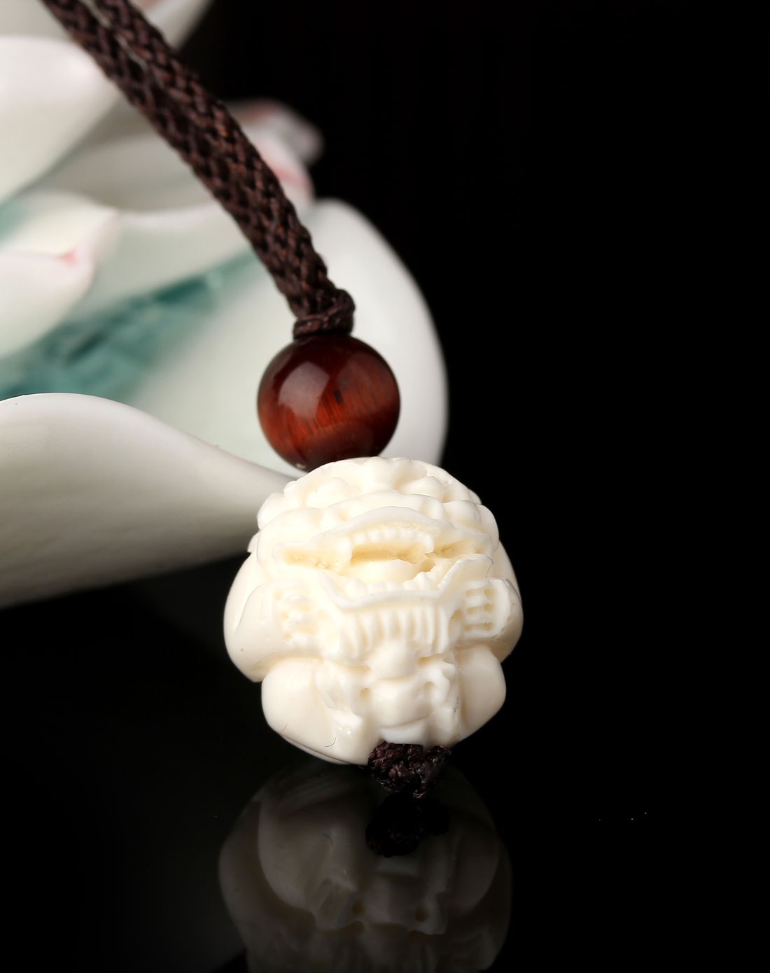 事事如意天然象牙微雕狮子头吊坠