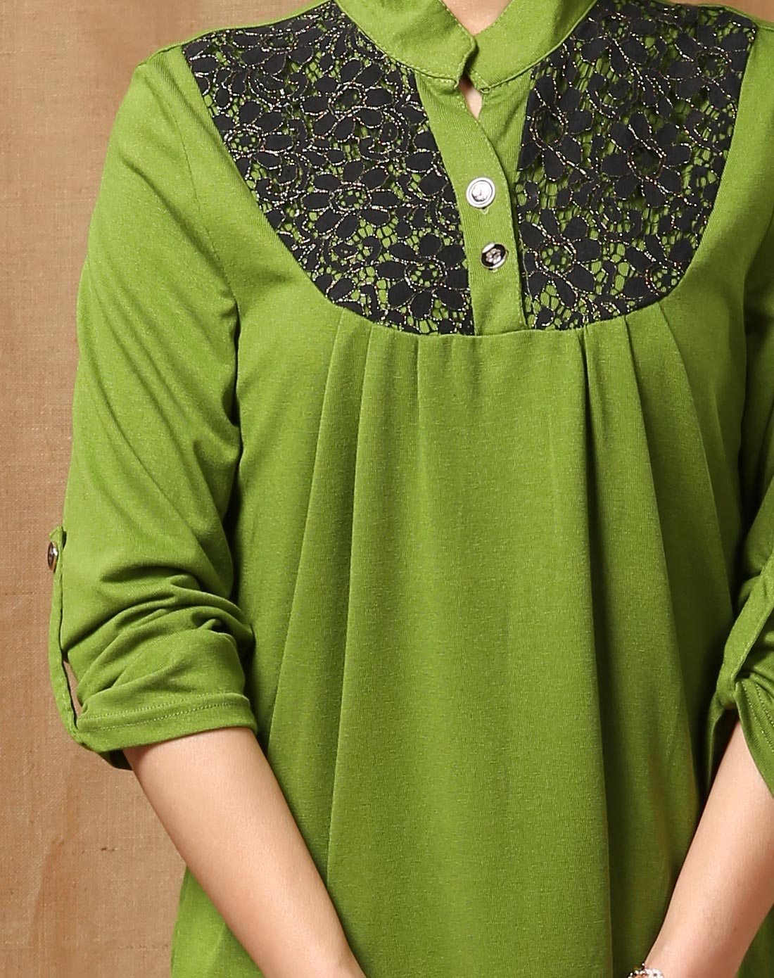 深草绿色绣花立领长袖上衣